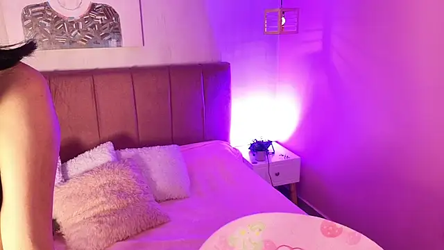 ela petit online show from 11-25-25, 09:26