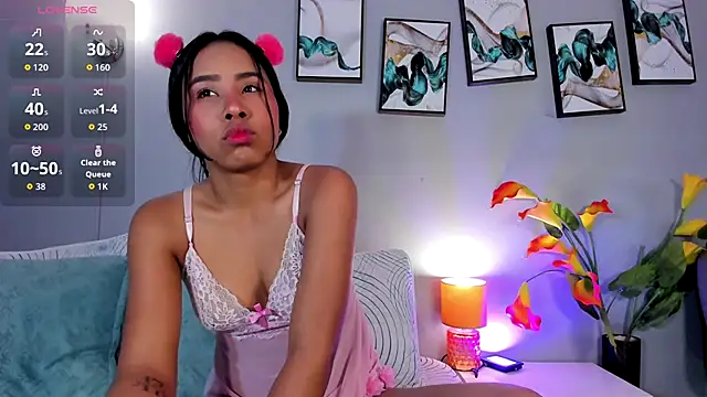 SophieW1 online show from 12-20-25, 12:12