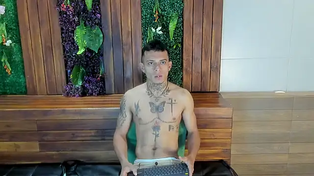 MrJustin  online show from 09-15-25, 08:20