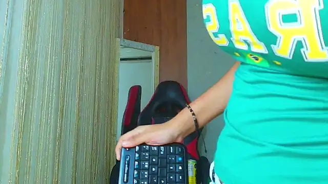 Snapshot of miss_leidy_ chatting on 06-24-26, 03:16 miss leidy online show from 06-24-26, 03:16