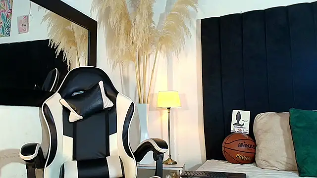 MaicolParker  online show from 06-19-26, 12:53