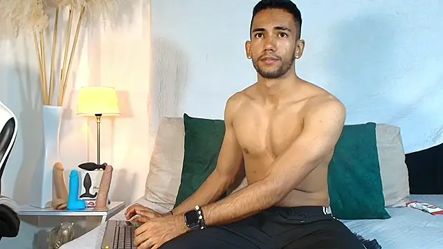 MaicolParker  online show from 07-09-26, 12:31