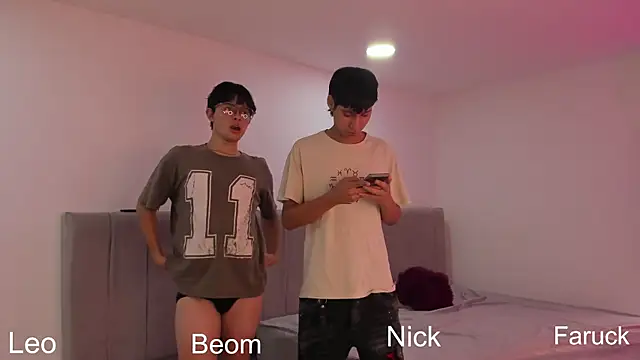 Handsomeboyss19 online show from 09-12-25, 10:43