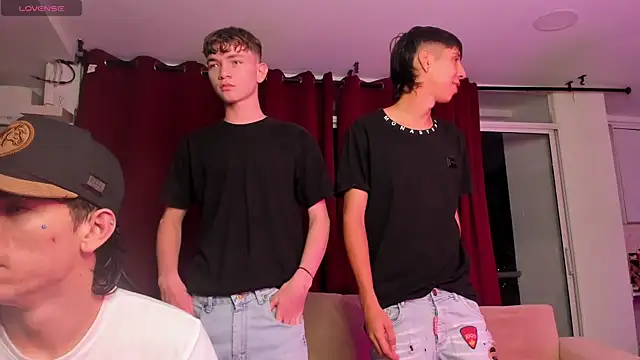 Handsomeboyss19 online show from 10-01-25, 11:11