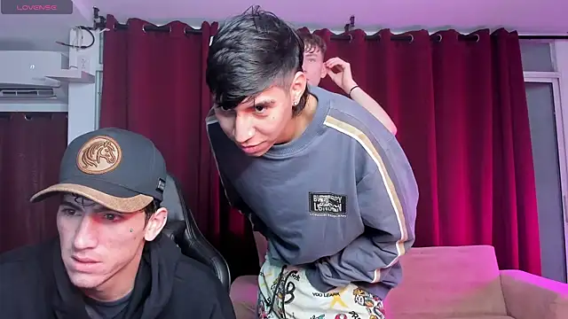 Handsomeboyss19 online show from 10-04-25, 12:41