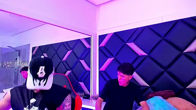 Handsomeboyss19 online show from 10-17-25, 02:48