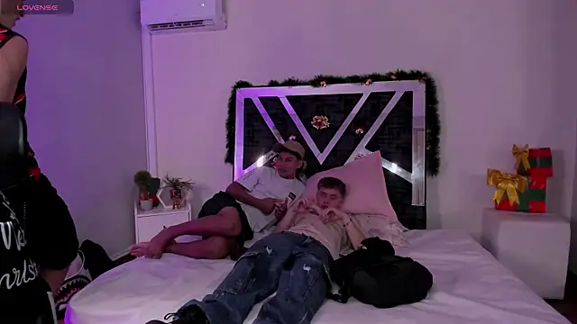 Handsomeboyss19 online show from 12-17-25, 01:55