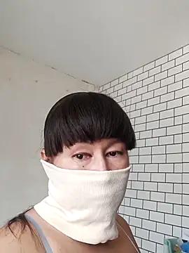 Snapshot of Luu-Lii777 chatting on 09-22-25, 04:58 Luu-Lii777 online show from 09-22-25, 04:58