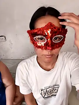 Snapshot of Luu-Lii777 chatting on 03-04-26, 04:18 Luu-Lii777 online show from 03-04-26, 04:18