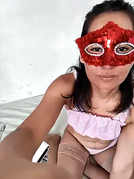 Snapshot of Luu-Lii777 chatting on 03-05-26, 05:36 Luu-Lii777 online show from 03-05-26, 05:36