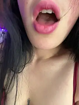 Snapshot of Mia_salinass chatting on 06-06-26, 10:36 Mia salinass online show from 06-06-26, 10:36