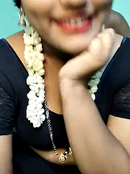 Snapshot of Shneeha_le chatting on 09-10-25, 03:56 Shneeha le online show from 09-10-25, 03:56