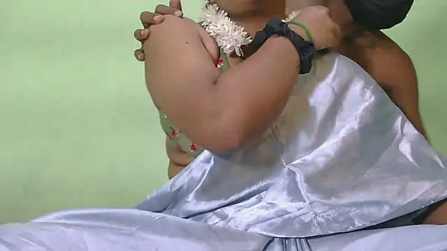 Shneeha le online show from 11-21-25, 03:44