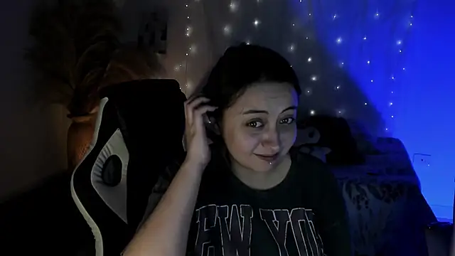 SarahCastro1  online show from 05-04-26, 01:45
