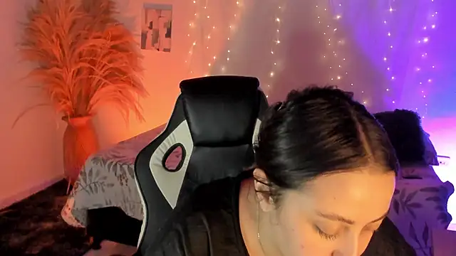 SarahCastro1  online show from 05-11-26, 01:44