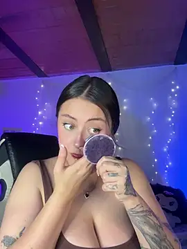 SarahCastro1  online show from 05-18-26, 04:07
