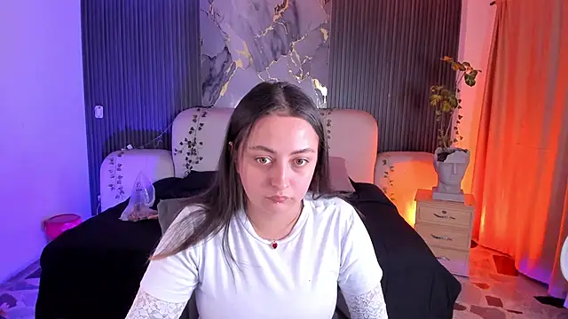 SarahCastro1  online show from 06-07-26, 04:05
