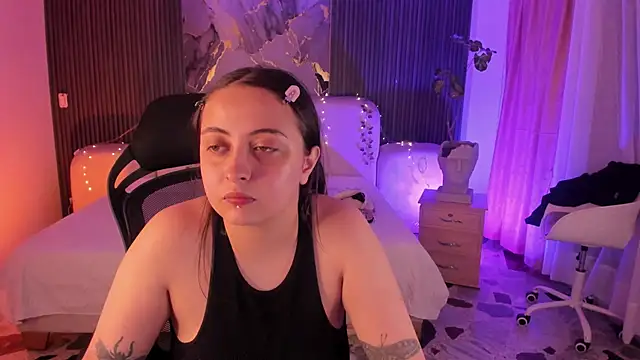 SarahCastro1  online show from 06-18-26, 02:45
