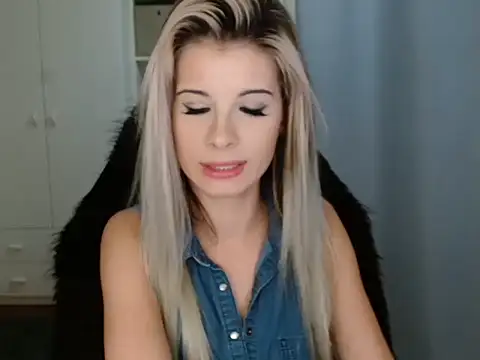 KristineGlow online show from 11-18-25, 07:18