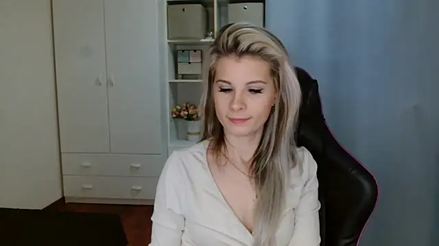 KristineGlow online show from 03-09-26, 07:12