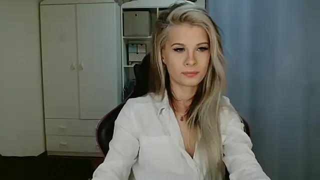 KristineGlow online show from 04-06-26, 06:14