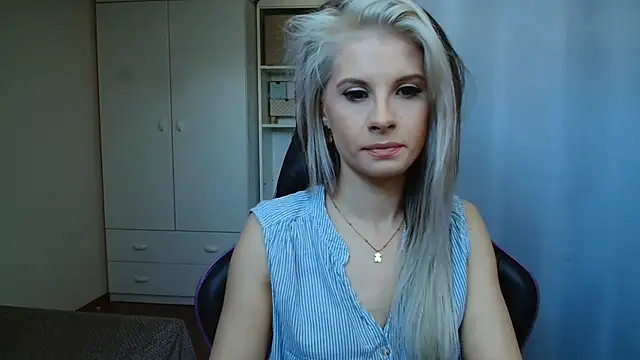Snapshot of KristineGlow chatting on 05-22-26, 06:20 KristineGlow online show from 05-22-26, 06:20