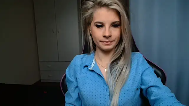 Snapshot of KristineGlow chatting on 06-16-26, 06:27 KristineGlow online show from 06-16-26, 06:27