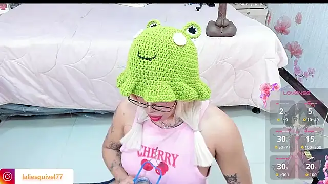 Snapshot of SafiroAgataaa chatting on 07-12-26, 05:20 SafiroAgataaa online show from 07-12-26, 05:20