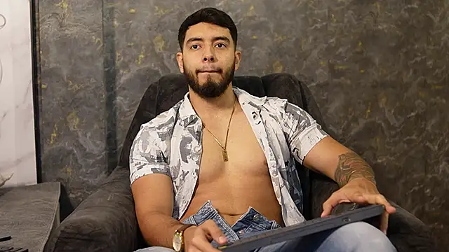 Snapshot of Nick_Vans chatting on 09-27-25, 02:11 Nick Vans online show from 09-27-25, 02:11