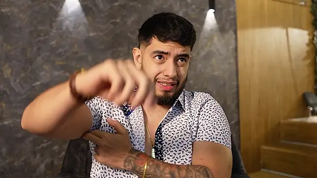 Snapshot of Nick_Vans chatting on 09-30-25, 01:05 Nick Vans online show from 09-30-25, 01:05