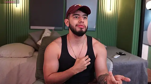 Snapshot of Nick_Vans chatting on 10-08-25, 01:20 Nick Vans online show from 10-08-25, 01:20