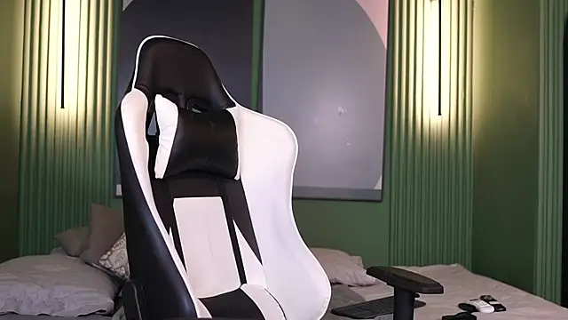 Snapshot of Nick_Vans chatting on 10-10-25, 12:48 Nick Vans online show from 10-10-25, 12:48