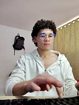 Tom Blues online show from 09-23-25, 12:08