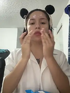 Snapshot of aliciia_23 chatting on 10-01-25, 04:18 aliciia 23 online show from 10-01-25, 04:18