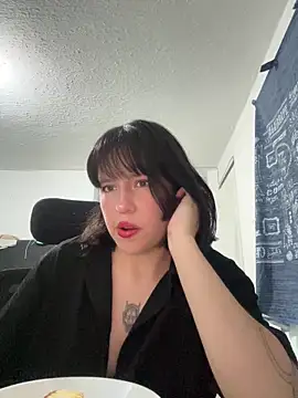 Snapshot of aliciia_23 chatting on 10-02-25, 03:24 aliciia 23 online show from 10-02-25, 03:24