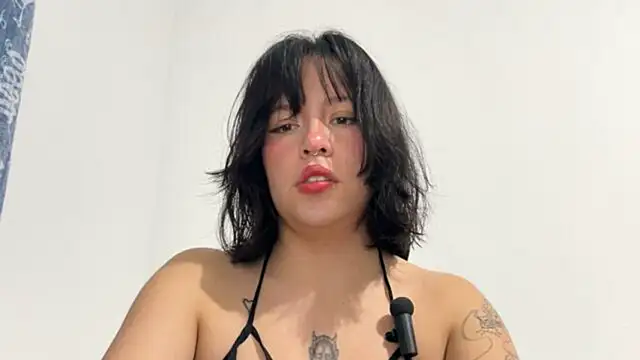 Snapshot of aliciia_23 chatting on 10-11-25, 02:55 aliciia 23 online show from 10-11-25, 02:55