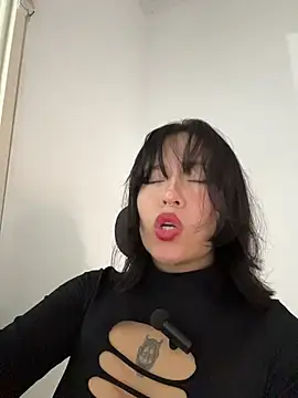 Snapshot of aliciia_23 chatting on 11-08-25, 09:24 aliciia 23 online show from 11-08-25, 09:24