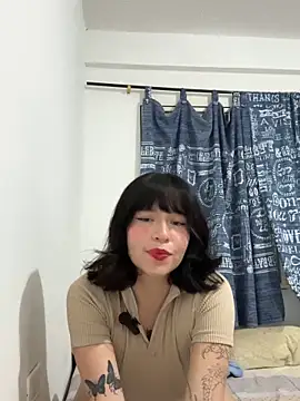 Snapshot of aliciia_23 chatting on 11-12-25, 04:46 aliciia 23 online show from 11-12-25, 04:46