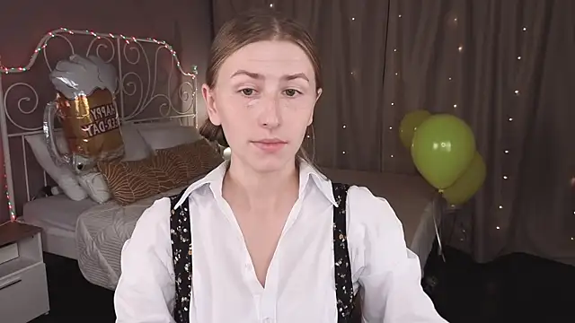 Snapshot of VesperaCeleste chatting on 09-25-25, 02:04 VesperaCeleste online show from 09-25-25, 02:04