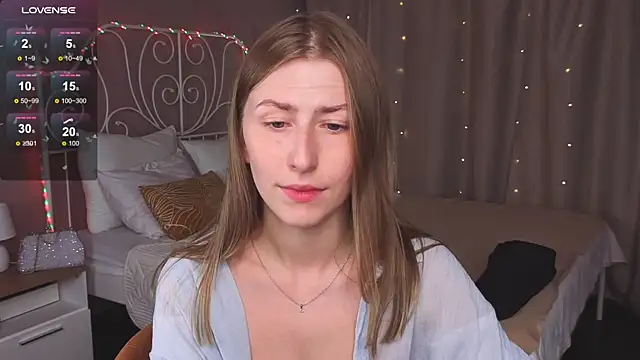 Snapshot of VesperaCeleste chatting on 10-03-25, 05:48 VesperaCeleste online show from 10-03-25, 05:48