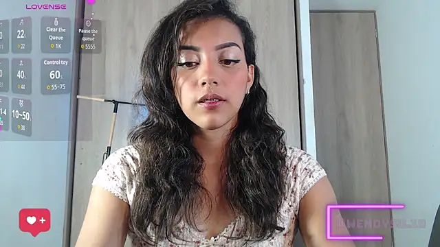 Snapshot of WendySuns_ chatting on 09-19-25, 07:25 WendySuns online show from 09-19-25, 07:25