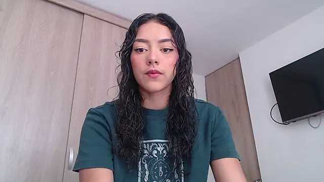 Snapshot of WendySuns_ chatting on 11-26-25, 05:03 WendySuns online show from 11-26-25, 05:03