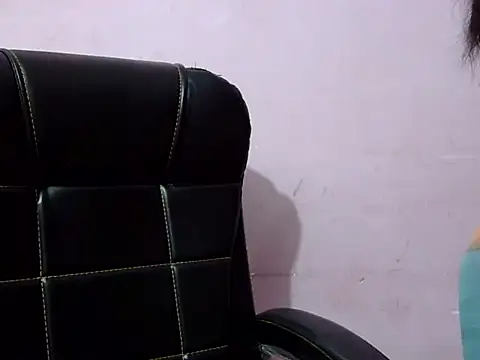 Snapshot of Rooshami_hot01 chatting on 09-13-25, 05:24 Rooshami hot01 online show from 09-13-25, 05:24