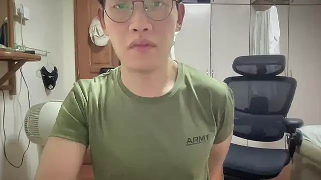 Passionatetwink2 online show from 10-10-25, 05:12