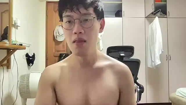 Passionatetwink2 online show from 10-11-25, 02:15