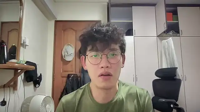 Passionatetwink2 online show from 10-13-25, 08:47