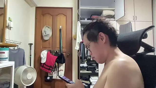 Passionatetwink2 online show from 03-11-26, 12:11