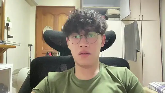 Passionatetwink2 online show from 04-11-26, 05:17