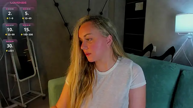 Snapshot of Sky_Kuper chatting on 07-18-26, 12:59 Sky Kuper online show from 07-18-26, 12:59
