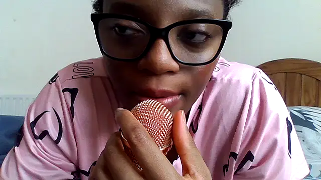 Snapshot of SexyGemBeautyX chatting on 09-16-25, 12:39 SexyGemBeautyX online show from 09-16-25, 12:39